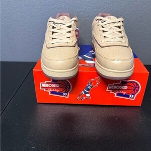 Patrick Ewing Orion Low “Irish Cream/Maroon” – Men’s Size 9